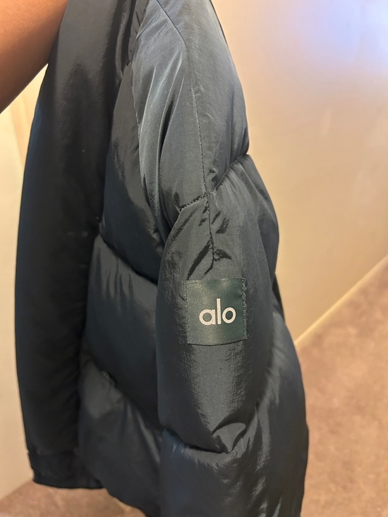 ALO Yoga Women's Dark Grey Shawl-Collar Puffer Jacket - Picture 5 of 6